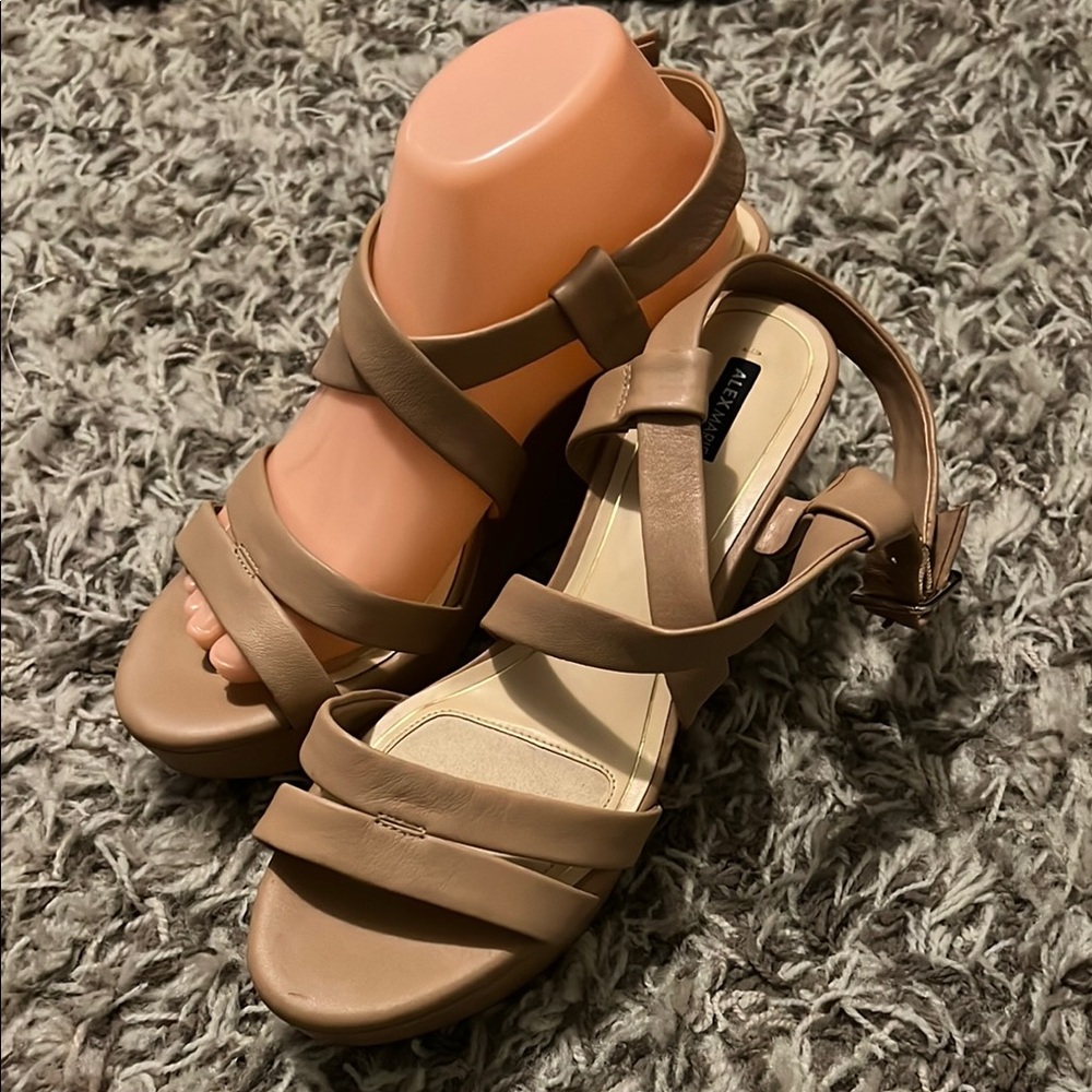 ALEX MARIE Women's Tan Sandals